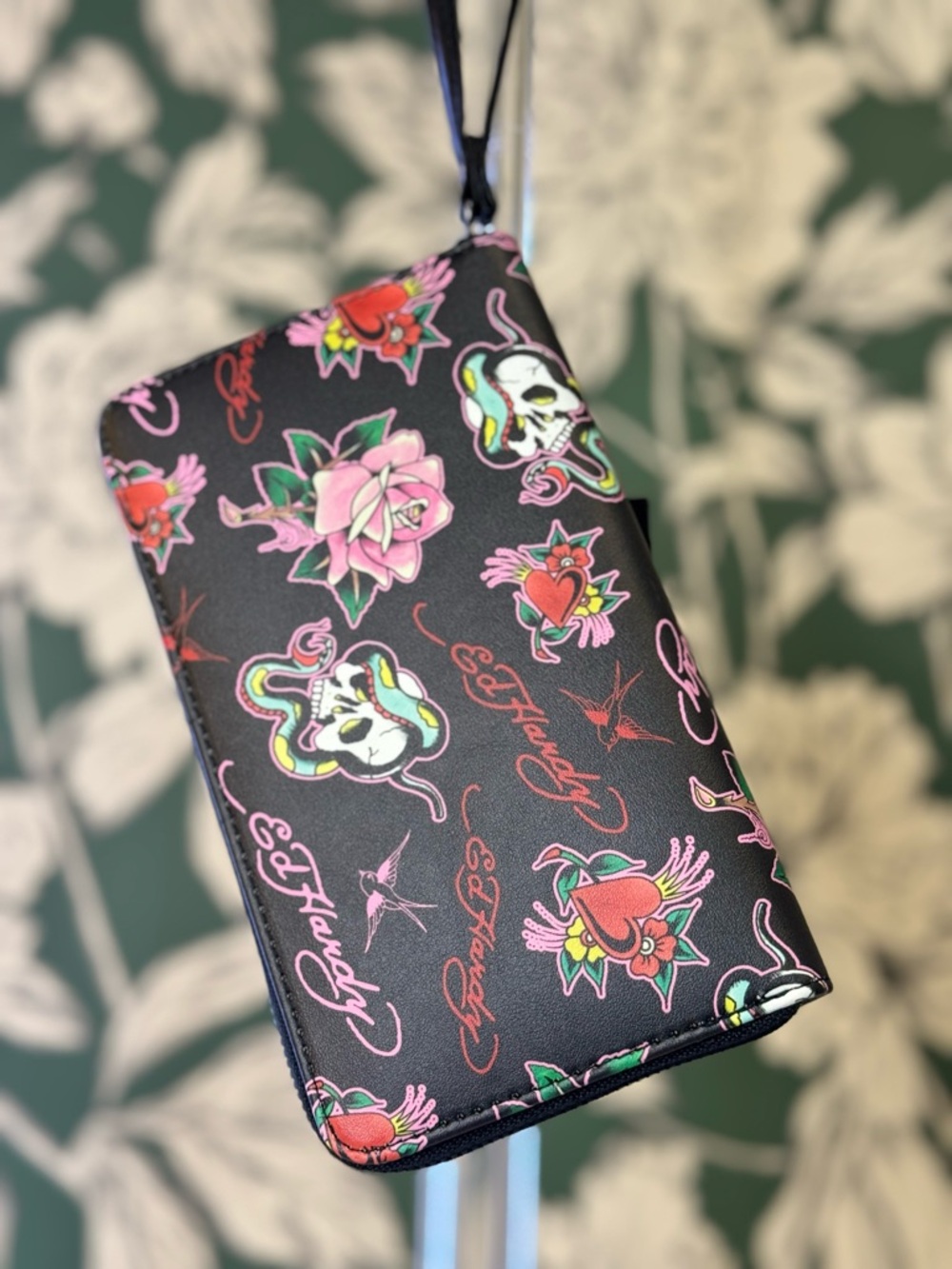 Ed Hardy Black Floral Skull Wristlet Clutch with Pink & Red Accents NWT - Picture 4 of 7